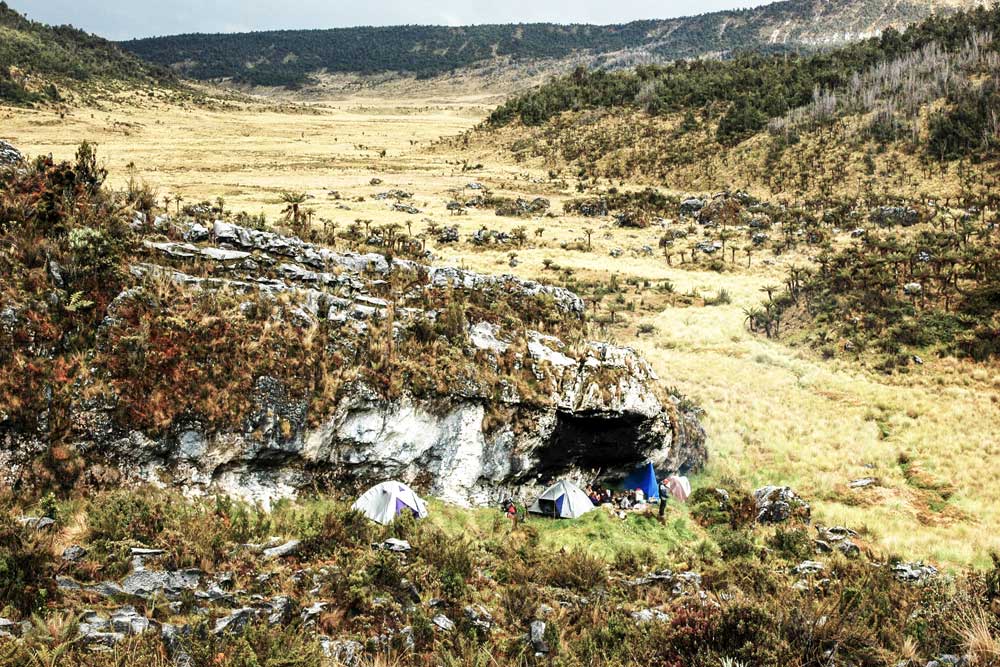 Landschaft, Gras, Felsen, Höhle, Zelte