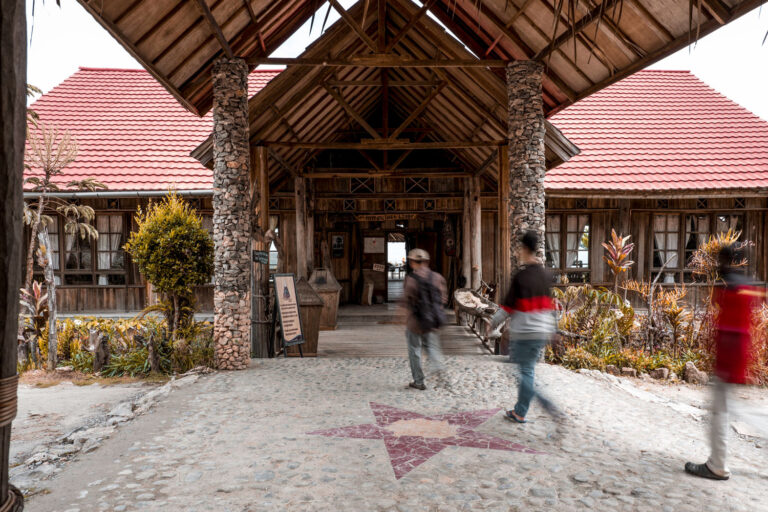 Entrance to the lobby and restaurant