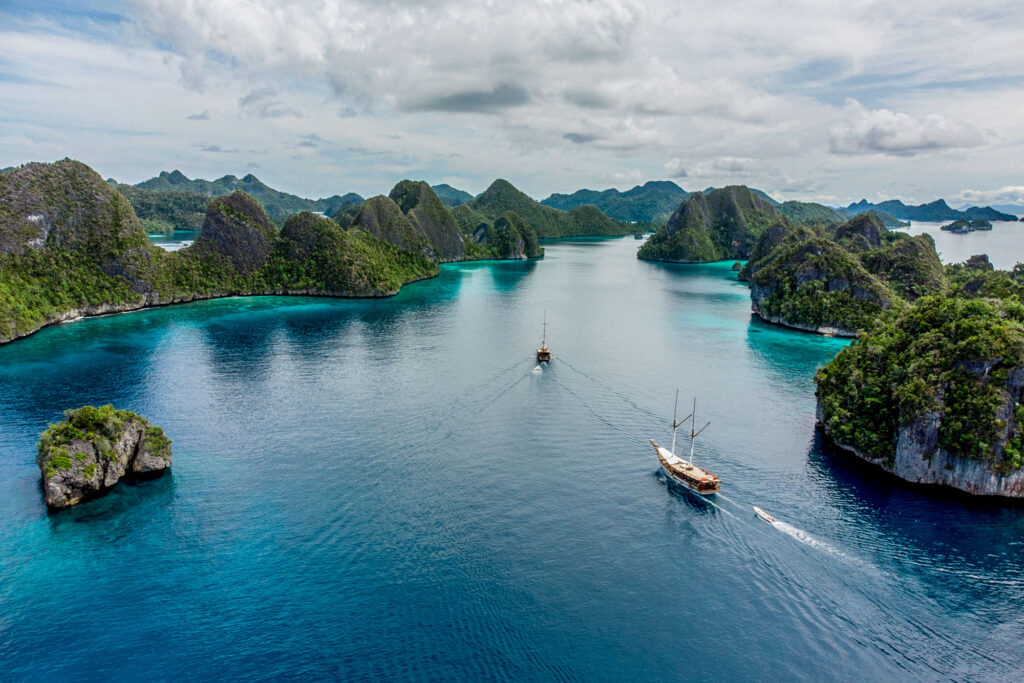 Raja Ampat Sailing Cruise 12D/11N